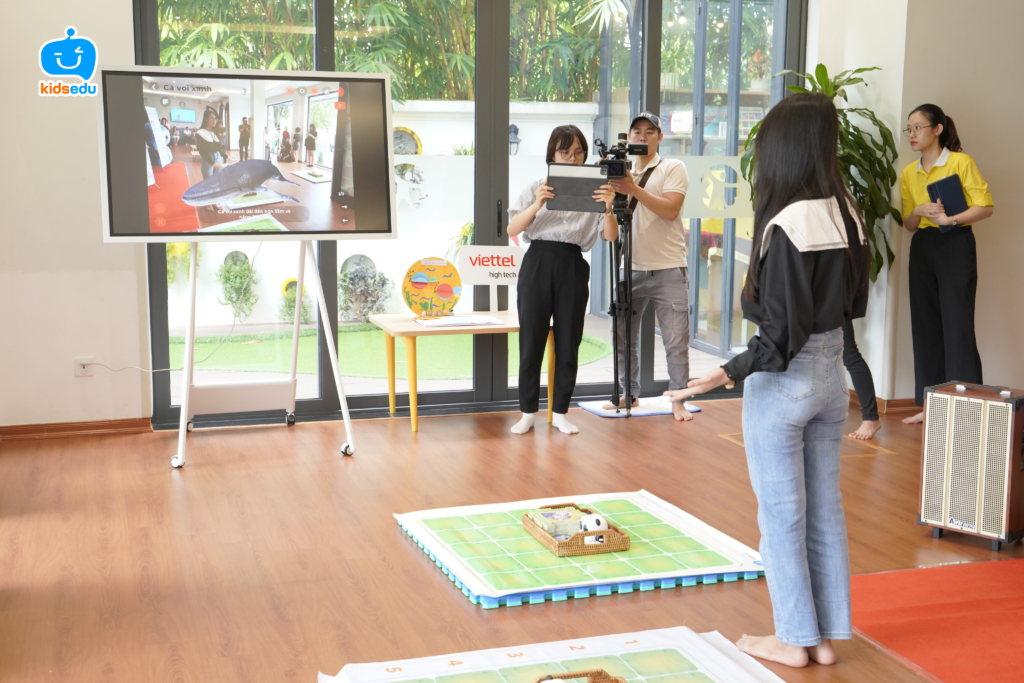 Chương trình KidsEdu STEM ứng dụng công nghệ thực tế ảo AR/VR trong giảng dạy