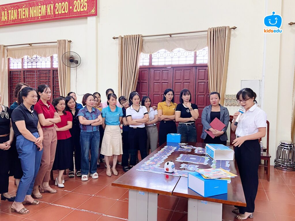Hội thảo triển khai chương trình KidsEdu STEM - Robotics tại TP Bắc Giang