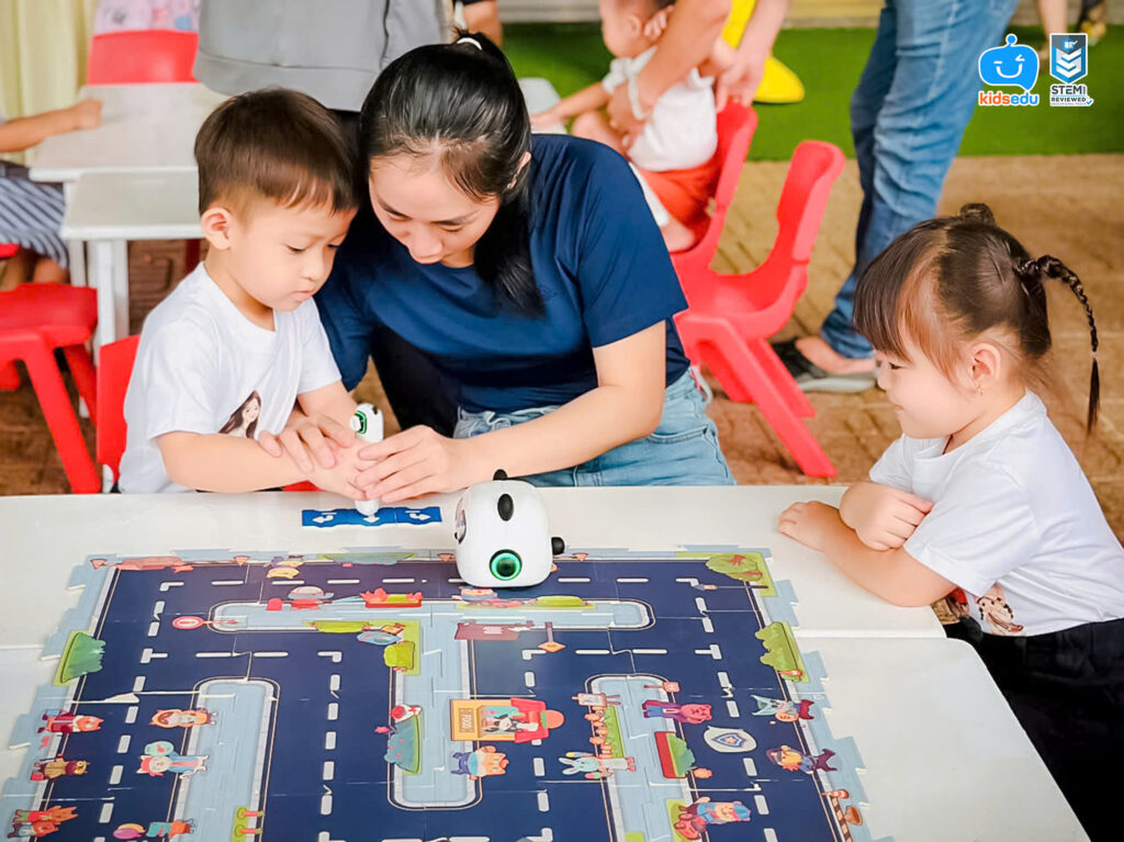 Phát Triển Tư Duy Máy Tính Cho Trẻ Mầm Non Với KidsEdu Robotics